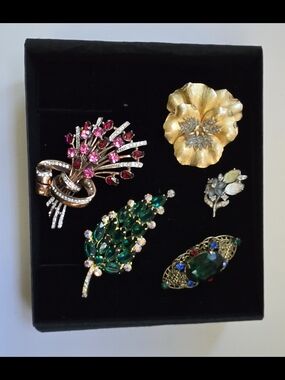 Crown Trifari, Juliana, Corocraft vintage Brooch Medley.